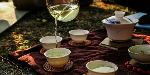 Tè verde proprietà e benefici della bevanda millenaria