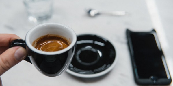 Come combattere l’ansia da caffeina? Rimedi e bevande alternative